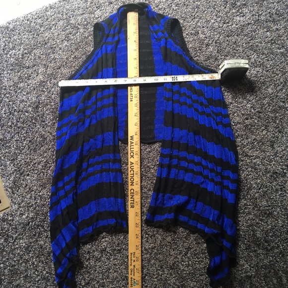 Blue & Black Flowy Shrug - Picture 6 of 9